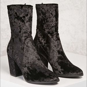 Forever 21 Black Velvet Boots Women's Size 5.5 Block Heels